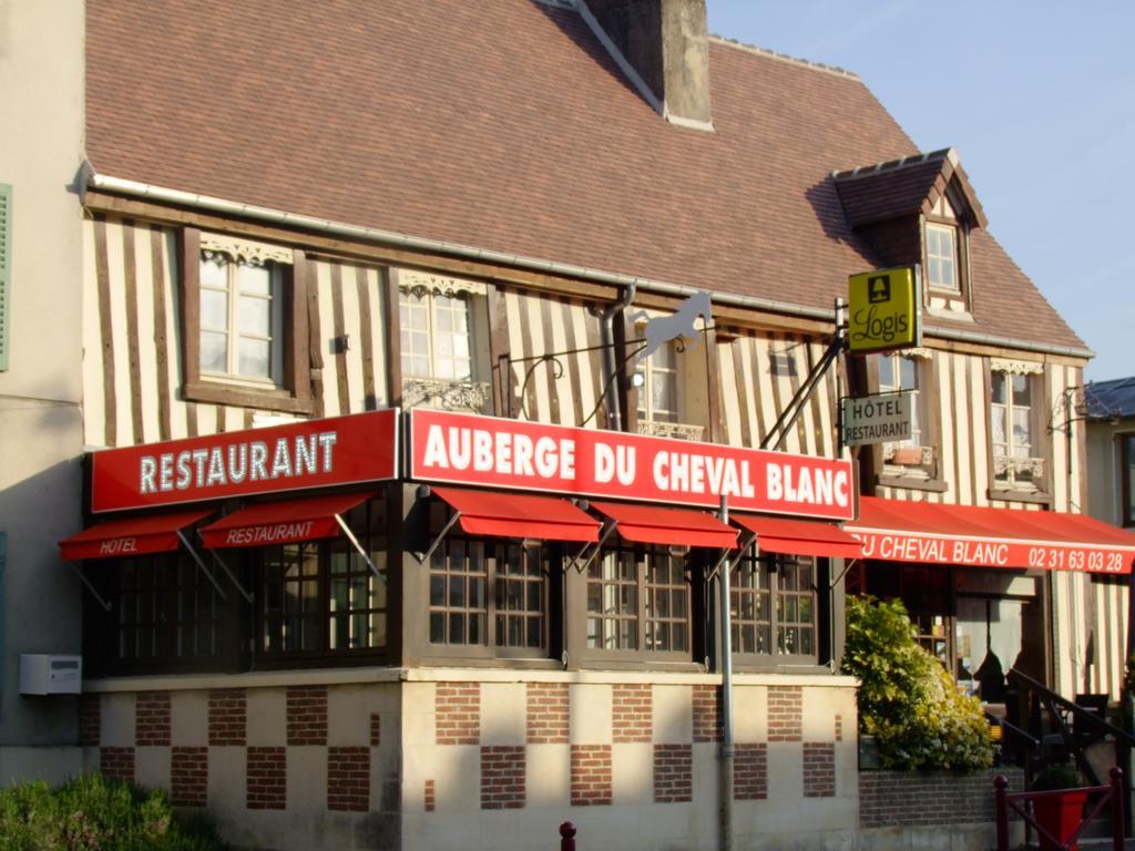 Auberge Du Cheval Blanc Crevecoeur-en-Auge Exterior photo